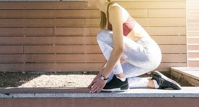 在家进行运动减肥。